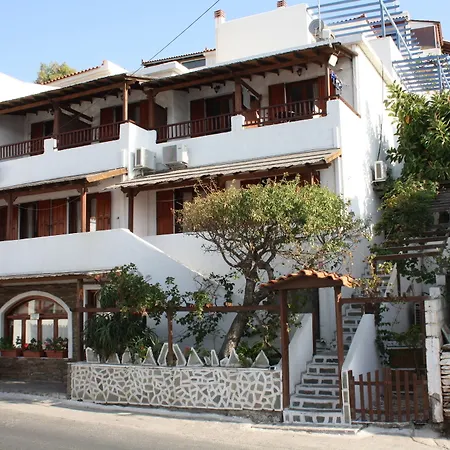 Amorani 3* Batsi (Andros)