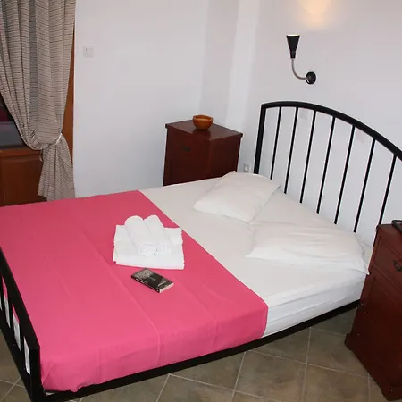 Amorani 3* Batsi (Andros)